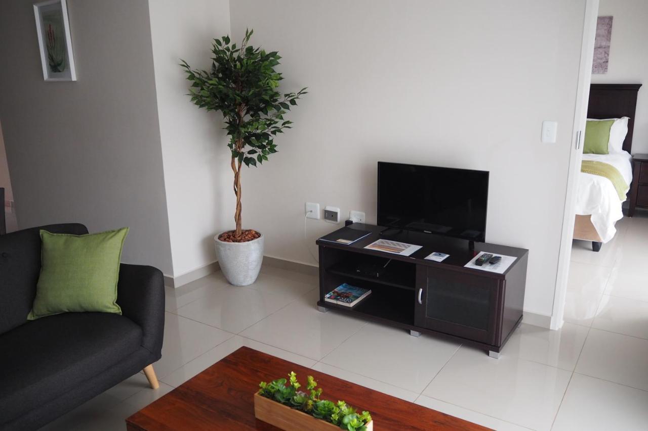 Or Tambo Self Catering Apartments, The Willows Boksburg Dış mekan fotoğraf