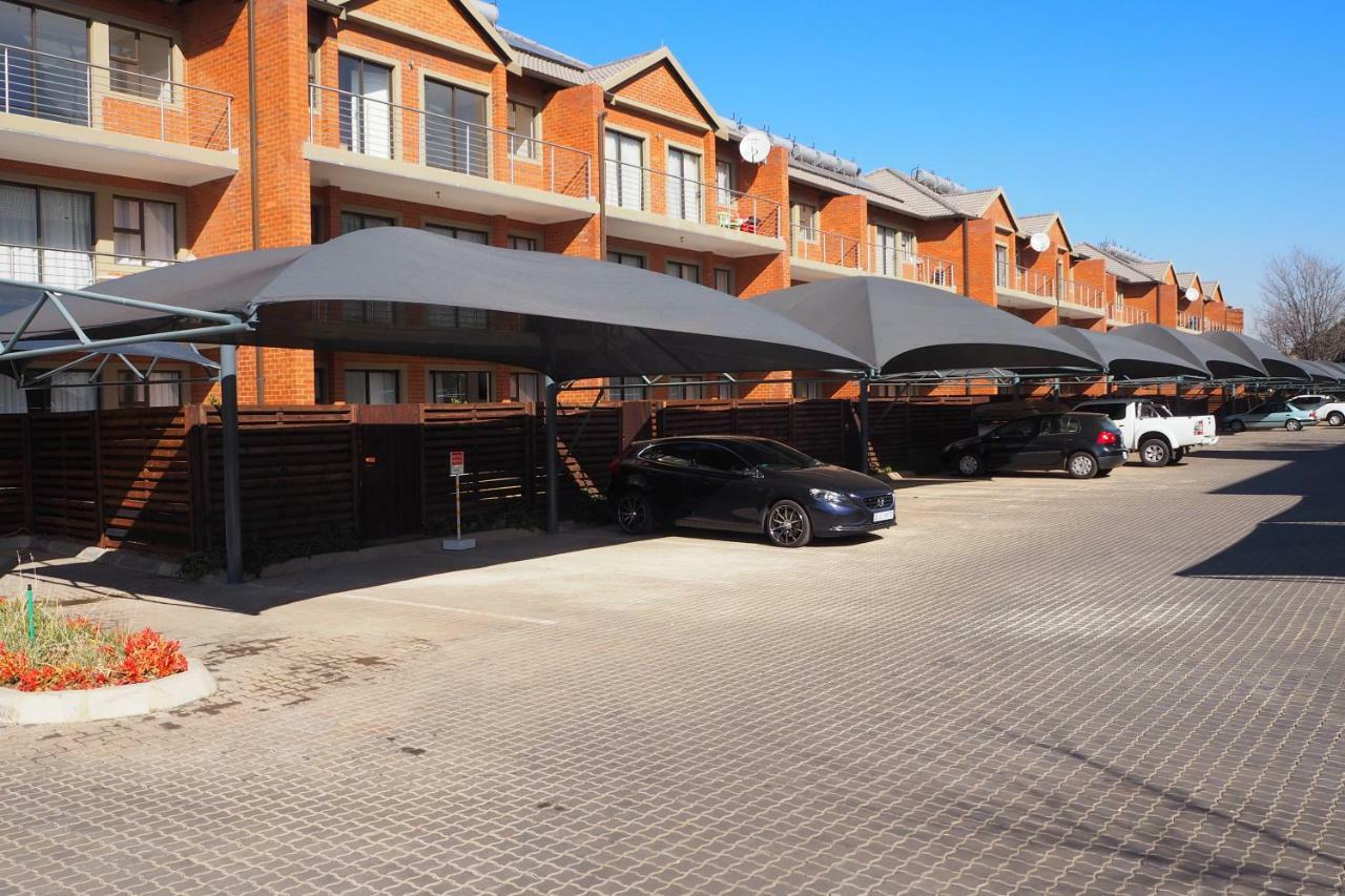Or Tambo Self Catering Apartments, The Willows Boksburg Dış mekan fotoğraf